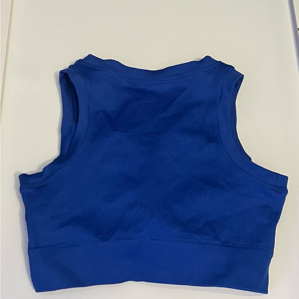 Sports bra/sports crop top! (Built in pads)